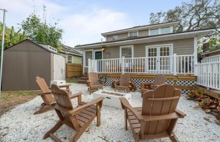 Modern Moroccan Villa w/ Firepit, BBQ + Game Room! - Foto 3