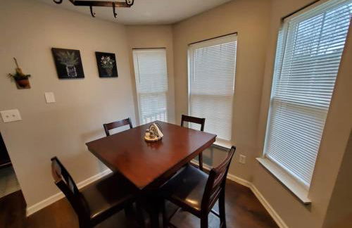 Lovely 5 Bedrooms, 3 Full Baths Home Near Parks! - Foto 10