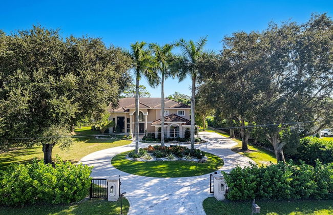 Luxurious 6-Bedroom Villa with Pool & Games - Foto 23