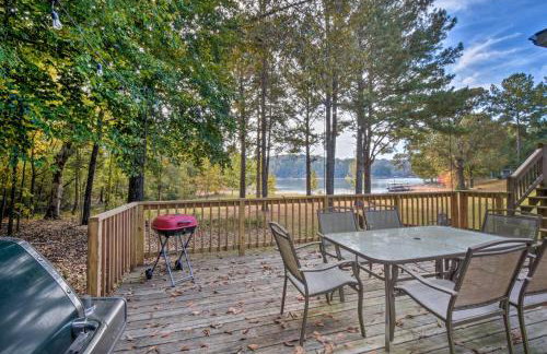 Lakefront Westminster Retreat with Boat Dock! - Foto 3