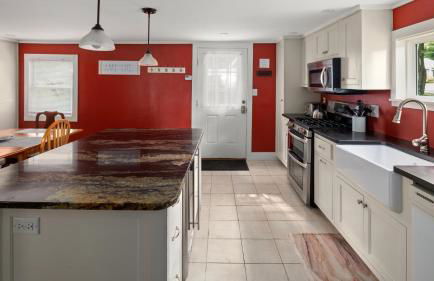 Cozy Colchester Cabin near Lake by RedAwning - Foto 24