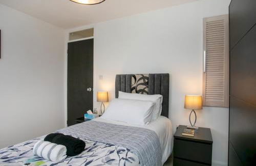 Charming Home - Free Parking - Private Garden - Pass the Keys - Foto 24