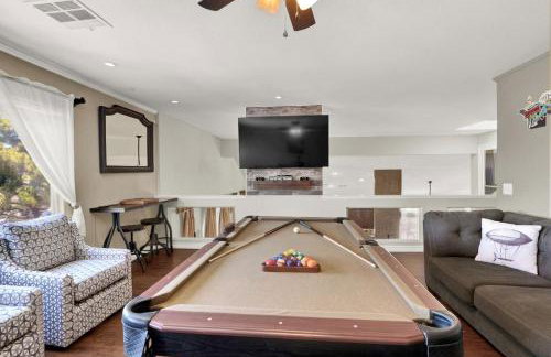 Tropical 4BR Oasis with Pool and Jacuzzi Near Strip - Photo 32