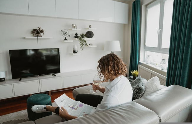 Chic Metro-side Apartment - Photo 15