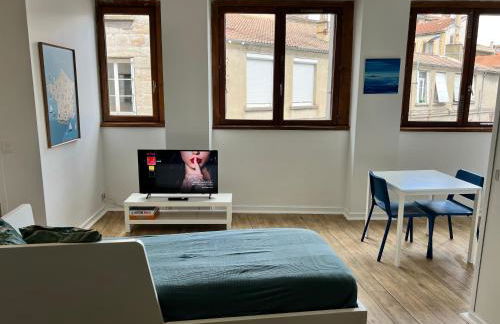 011 CHIC & COSY STUDIO 40m2 HYPERCENTRE WIFI SMART TV NETFLIX - Foto 10