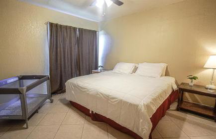 Sleeps 12 - House Guest Apt - Plenty of parking - Foto 24