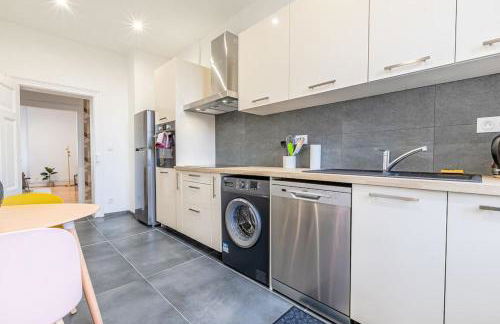 Plumeria - Grand Appartement 75m2 - Au calme avec Jardin - Idéal Famille ou Groupe de Travailleurs - Parking Public Gratuit - 2 Chambres - 4 Lits séparés - Foto 17