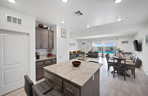 Views, Gameroom, Saltwater Pool & Hot tub, Firepit by MariamsBnb - Foto 78