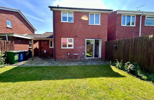 Award Winning Beautiful House in South Cambridge, 14-Min Drive to the City Centre, Free Parking, No Sofabeds, Sleeps 6 - Photo 36