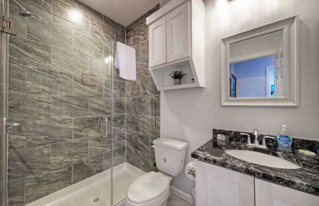 6bdr, Balcony w/ Bay View, Shared Pool + Boat Dock Keeper Red by Avantstay - Foto 25