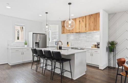 Walk to 12 South and Belmont with Garage FirePit and Patio - Foto 7