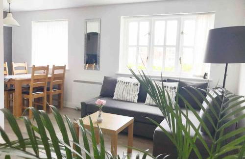 Central Stylish 2Bedroom flat with free parking - Foto 1