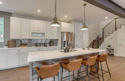 Zen Haus* Lavish Getaway w/ Gym, Sauna, Hot Tub - Foto 7