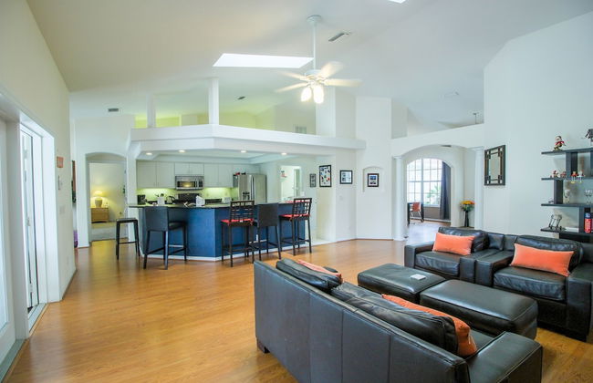 Spacious Modern Pool Home, Family & Golf Trips - 4727 4 Bedroom Home by RedAwning - Foto 1