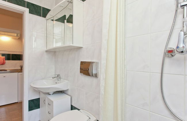 Spacious Stay Near Trails - Foto 9