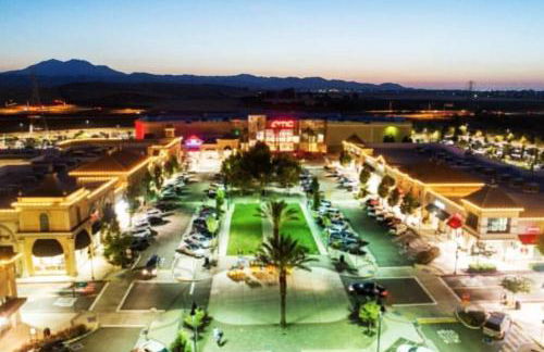 Stunning Modern Home King Bed Pool Jacuzzi Fire pit - Foto 25