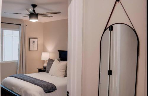 Folsom Old Town Escape • Cozy Cottage + Library - Foto 27