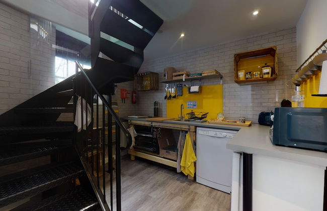 Beautiful Coach House - Photo 13