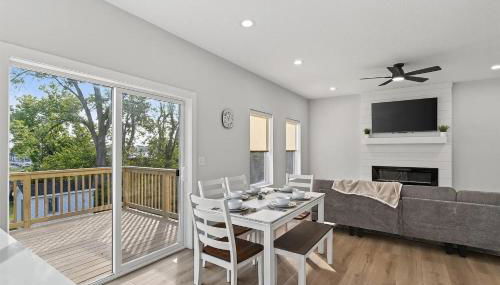 Modern Farmhouse Retreat in Urbandale - Foto 4