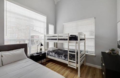 Stylish Spacious Convenient - 6-BD 2 5-BA + Pool - Foto 40