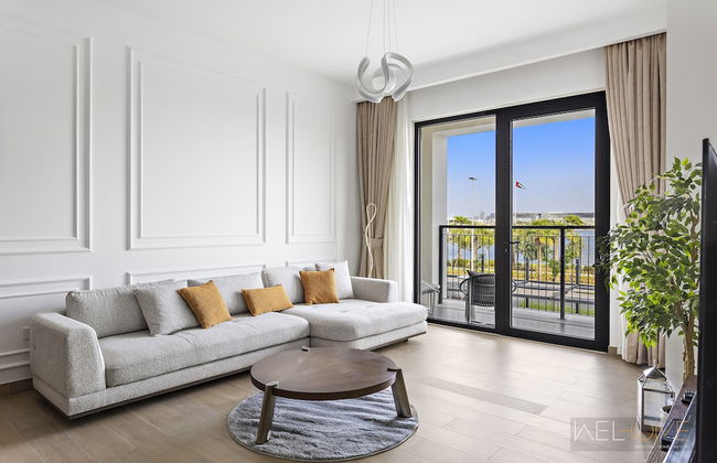 WelHome - Mesmerizing Sea & Burj Khalifa Views Apt at La Voile - Photo 1