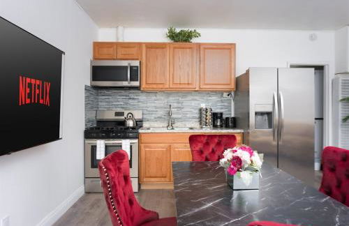 Big gated yard, Work play room, King bed - Foto 8