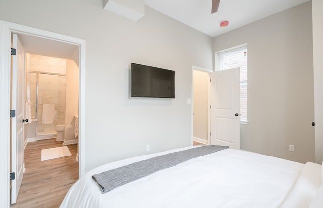 Designer Townhome 2 of 3 Left Side - JZ Vacation Rentals - Photo 2