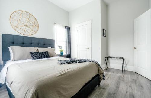 Renovated, Pet friendly, Yard, 2 Miles to Downtown - Photo 12