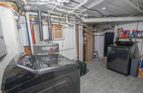 Pool Table, Arcade, Darts, 3 Car Garage, Sleeps 20 - Photo 59