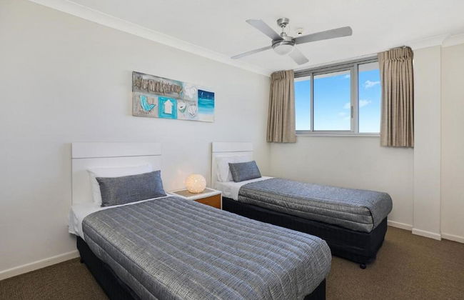 Elouera Tower Beachfront Apartments - Photo 7