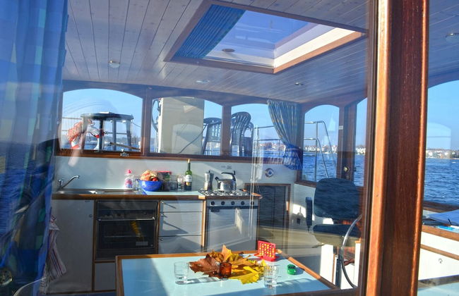 Vintage Houseboats at Niderviller Harbor by Kuhnle-Tours - Foto 10