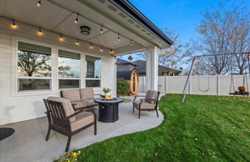 Relaxing Sauna Retreat Fire Pit and Swing Set - Foto 42