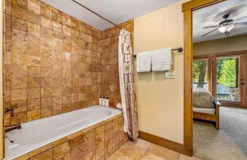 Steelhead Chalet 23 - Tamarack Resort - Deck - Garage - WiFi - Hot tub - Foto 37