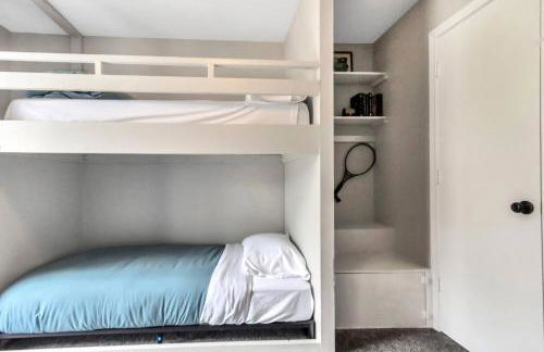 Jacuzzi Lakefront Home w/ Game room+play structure - Foto 40