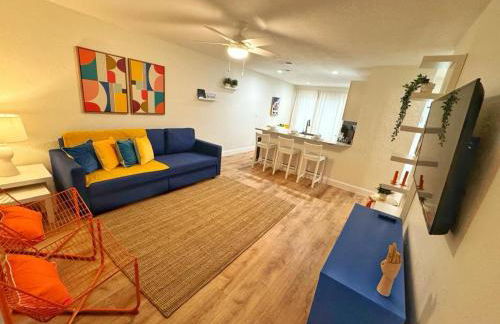 *NEW* Gorgeous Sunshine - 2BD/1BA - Private Fenced Backyard! - Photo 2