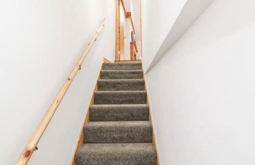 Flat Above 27 - Photo 6