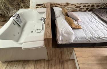 El Tumbao con romántica bañera de hidromasaje para dos - Foto 1