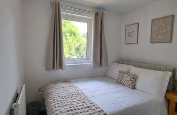 Charming 3 bed near A1 and central Peterborough - Photo 17