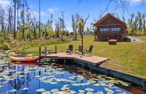 Fun fishing river cabin 23mi to beach with private dock 3BD 2BA - Foto 1