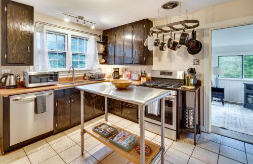 Hendersonville Haven with Fire Pit, Grill, Deck! - Foto 9