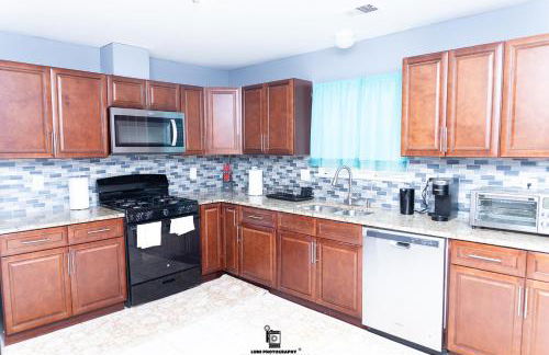 Beautifully Designed & Spacious Apartment in Newark 10mins from EWR Airport, Close to NYC and Beth Israel Hospital - Foto 46