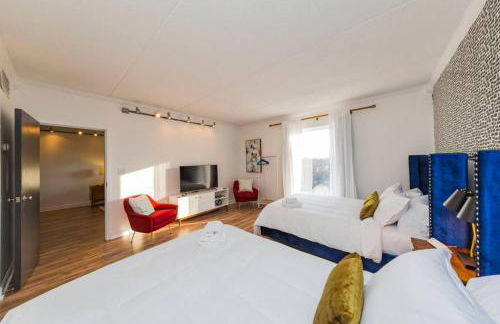 Music Row Retreat with Pool and Free Parking, Walk to Bars! - Foto 17