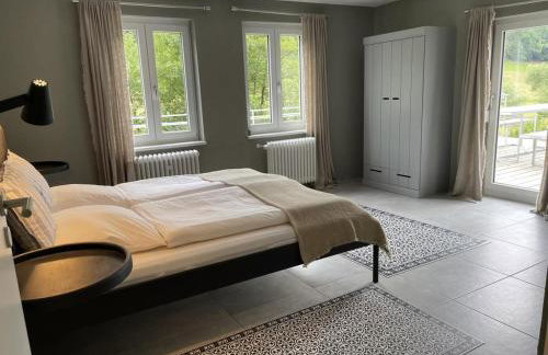 Freistehendes Ferienhaus mit Kamin, Sauna, atemberaubenden Blick ins Tal, mehrere Terrassen, 1500qm Grundstück 1,6m hoch eingezäunt - Foto 34