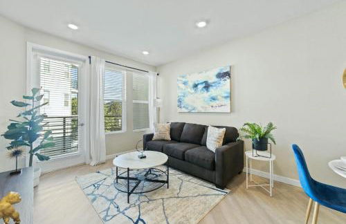 Designer Apt with Jacuzzi, Sky Lounge, Gym Access - Foto 2