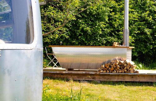 Luxury Airstream Getaway with Sauna and Hot Tub - Photo 16