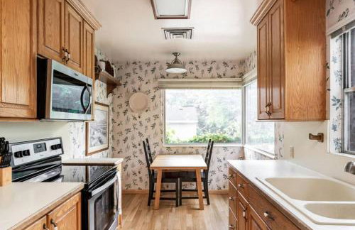 Millcreek Home, Quick Access to Canyons and Skiing - Foto 3