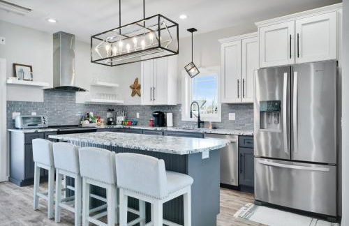 Walkable Topsail Retreat with Hot Tub and Views - Foto 17