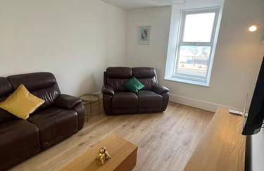 Substantial 5 Bed Townhouse - Foto 3