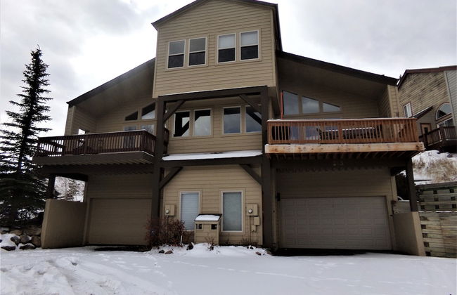 Fawn Townhome 4 bed 3 bath HTJP4 - Foto 1