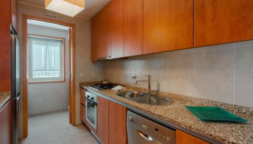 Fully Equipped 3 bed - Parking - Foto 2